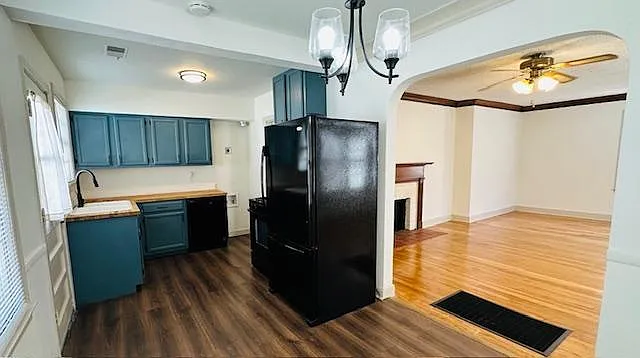 756 S Graham St — Photo 3