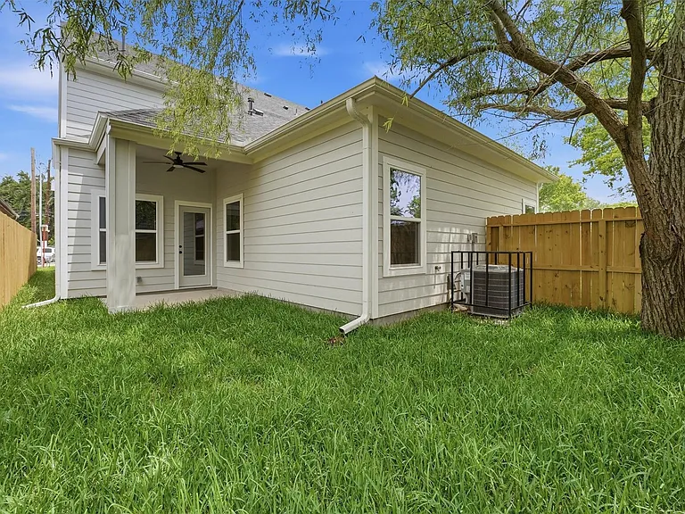 4354 Clover St #B — Photo 23