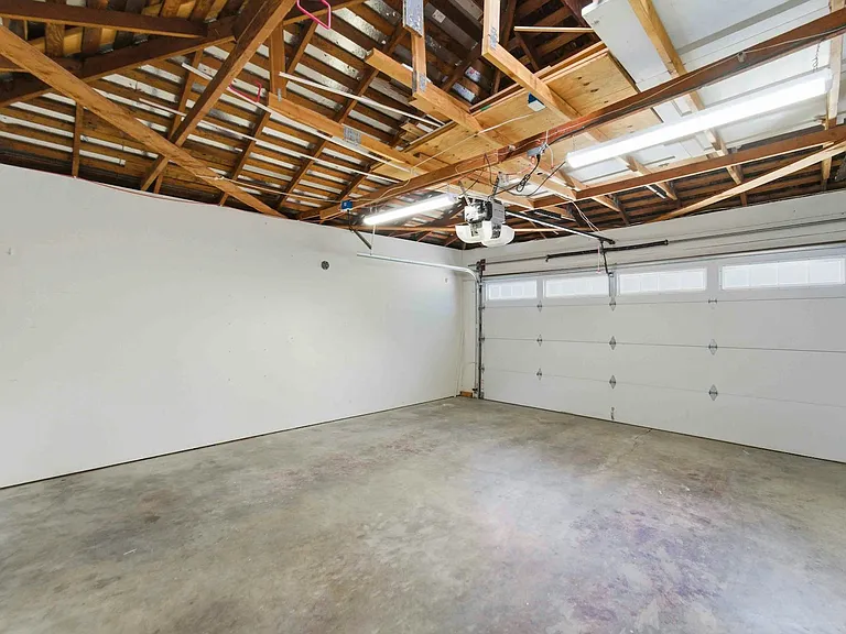 313 N Milton Ave — Photo 25