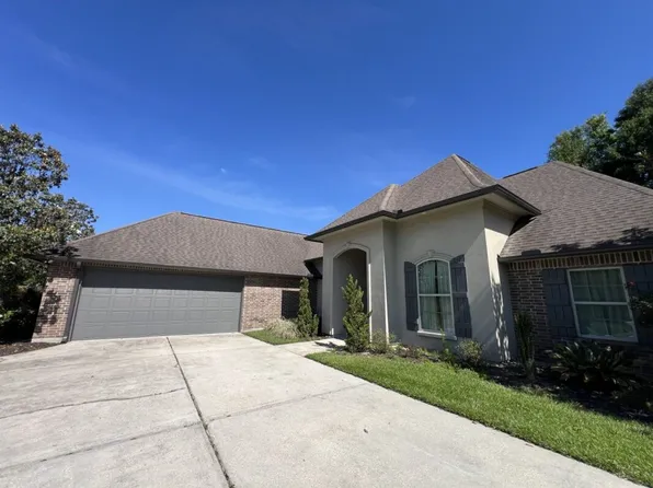 2913 Country Lakes Ave, Zachary, LA 70791