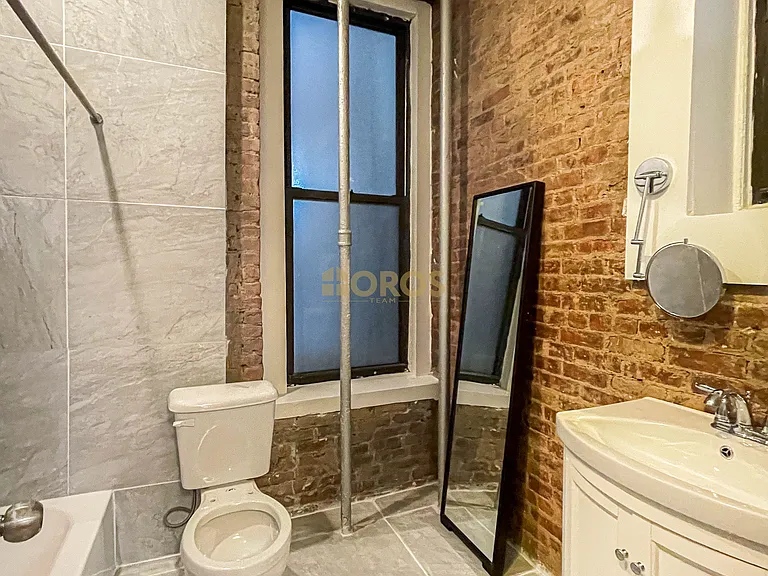 324 E 13th St #2 — Photo 5