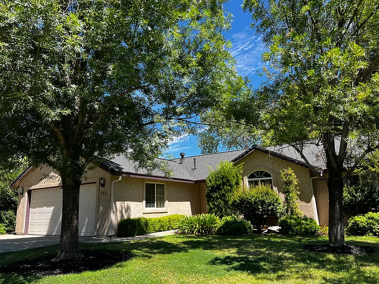 883 Paramount Way — Photo 1