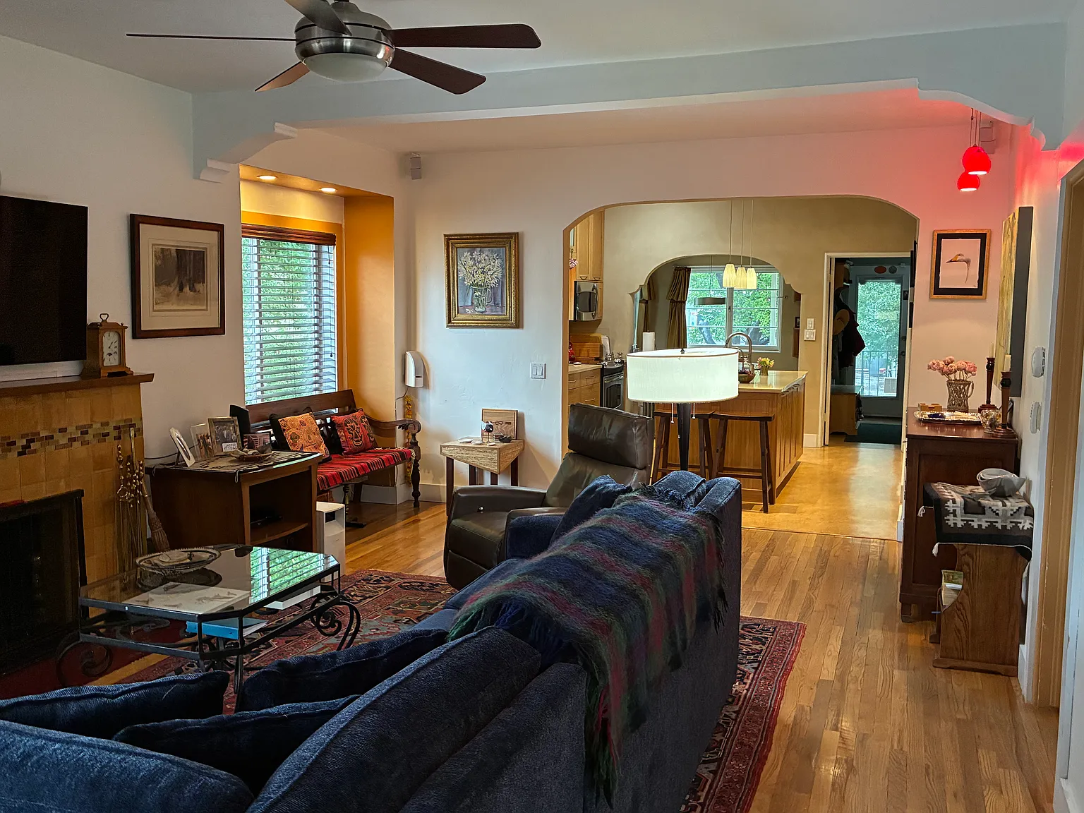 1 bed, 1000 sqft, $2,300 — Photo 1