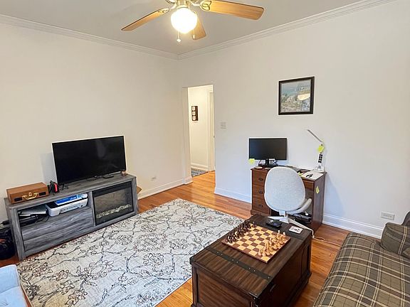 4th image of 613 W Arlington Pl APT 2