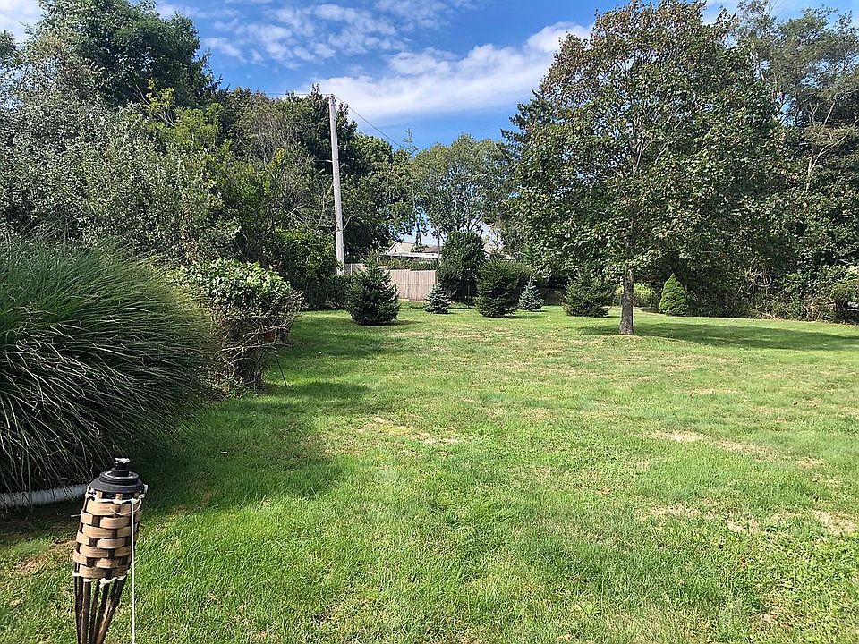 2nd image of 215 Sebonac Rd