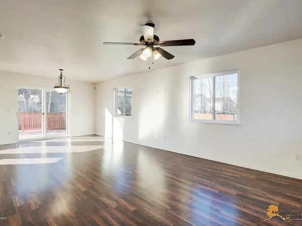 1135 S Gurn Cir, Palmer, AK 99645