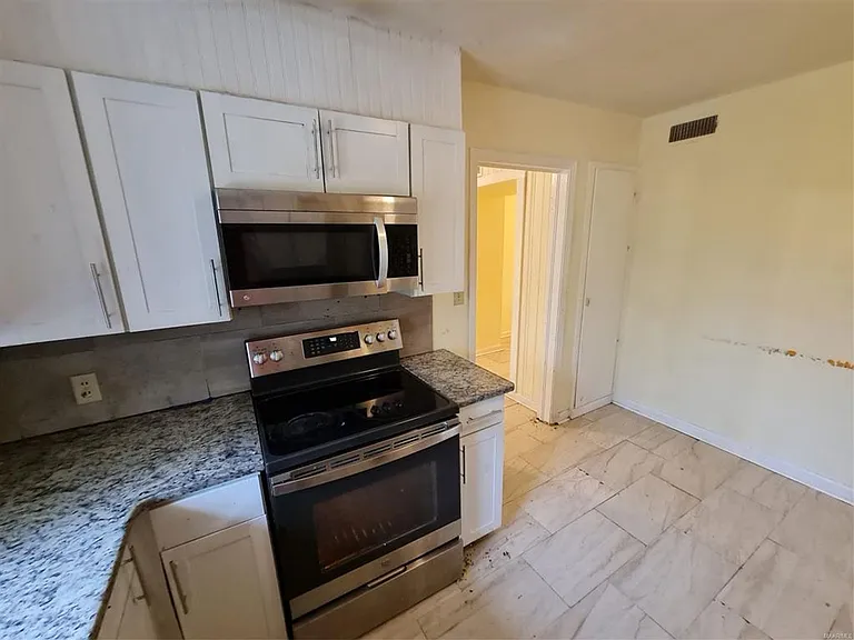 1220 Lynwood Dr — Photo 10