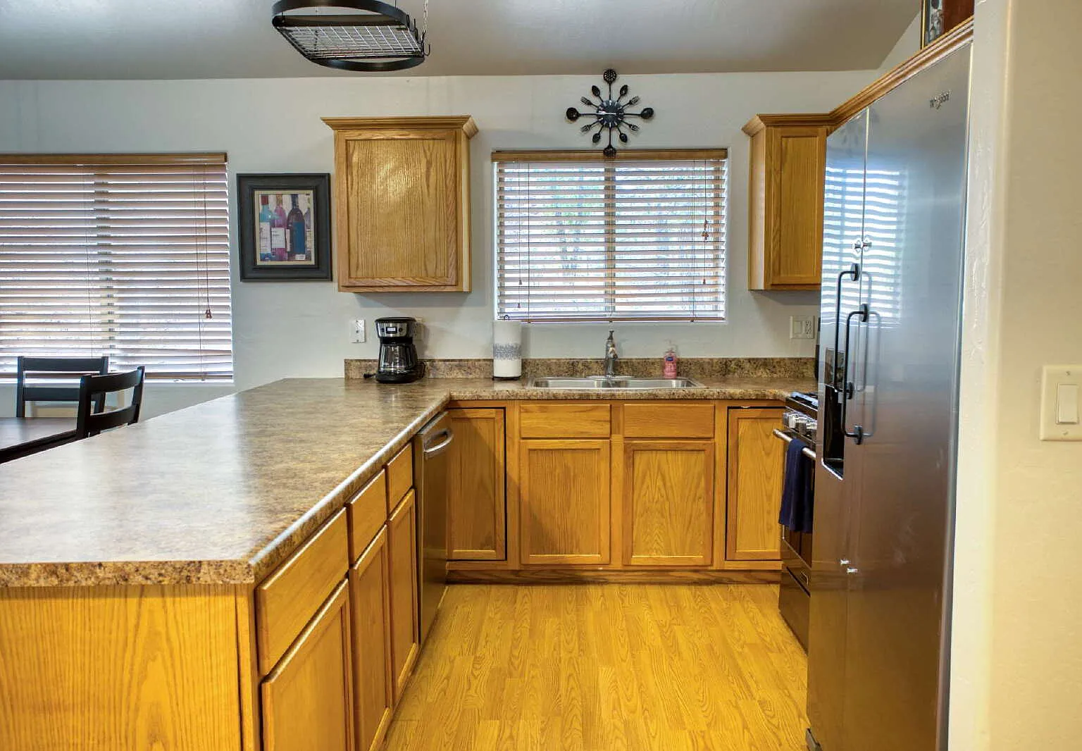 3 bed, 2.0 bath, 1200 sqft, $2,100 — Photo 3