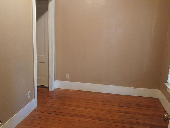 3rd image of 121 N Willow St