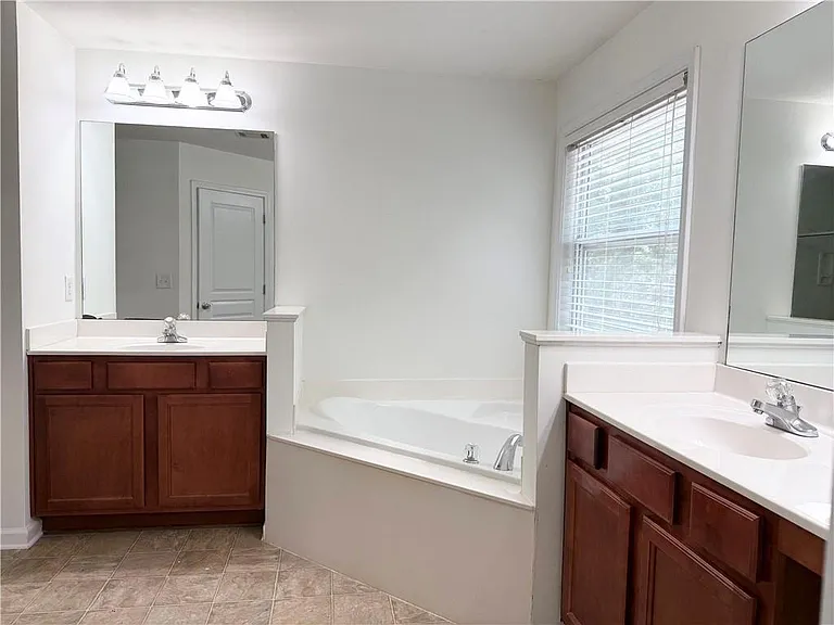 4306 Suwanee Brook Ct — Photo 41