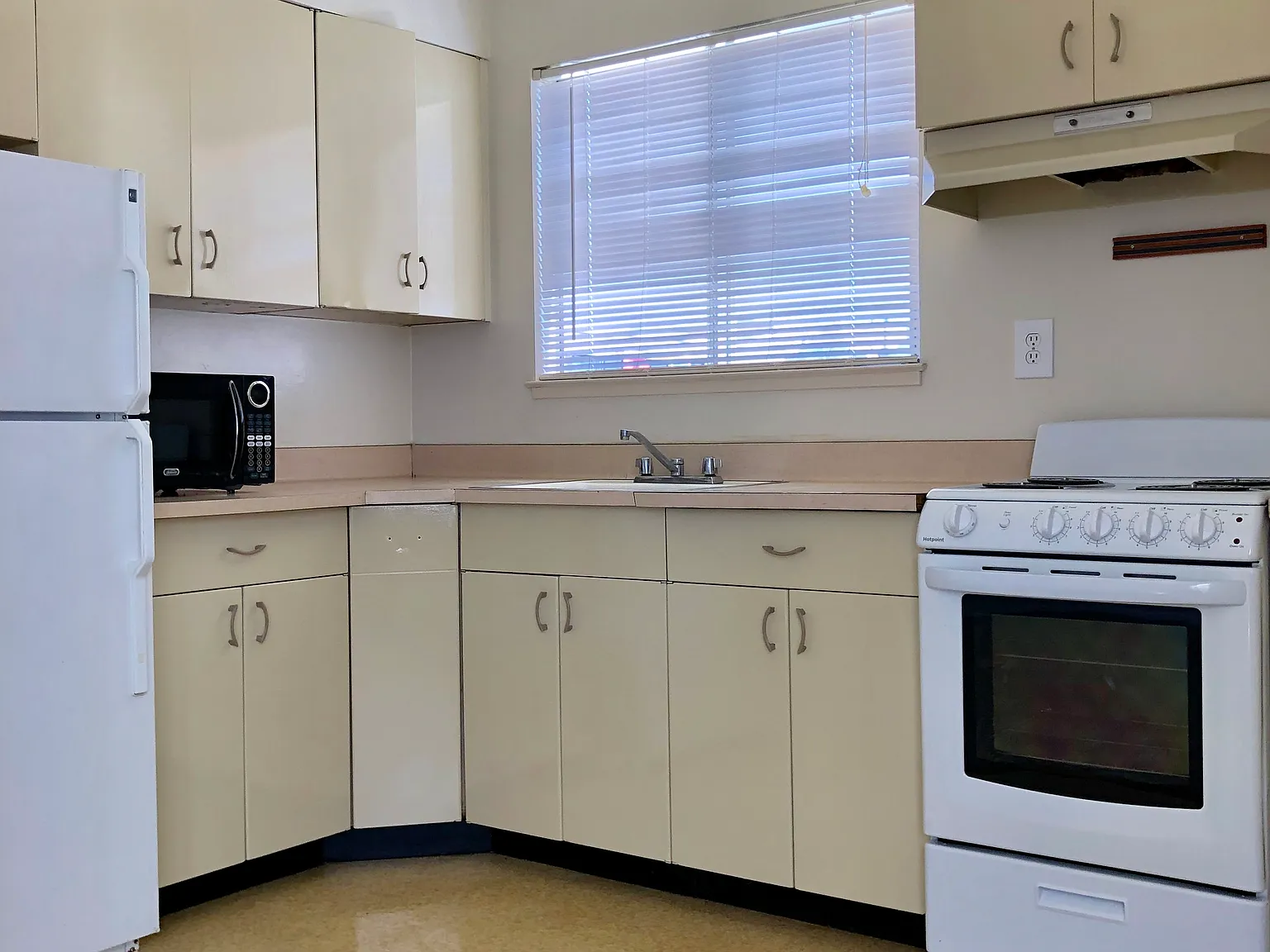 Studio, 450 sqft, $2,350 — Photo 1