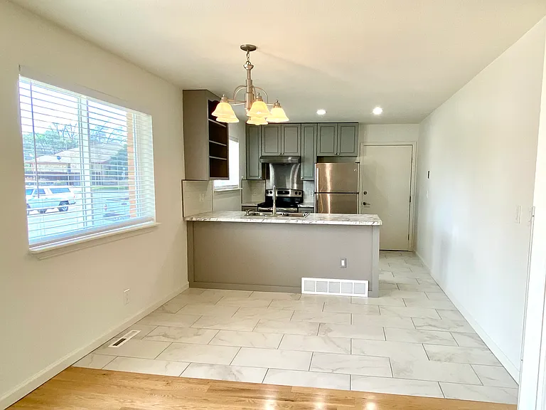 2433 Gay St — Photo 3