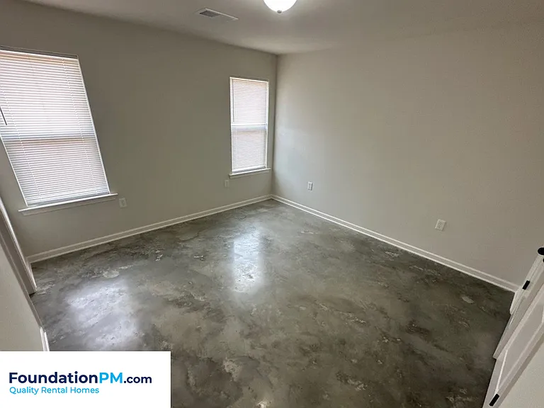 2504 Sl Henry St — Photo 4