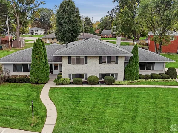386 Silvertree Ln, Dayton, OH 45459
