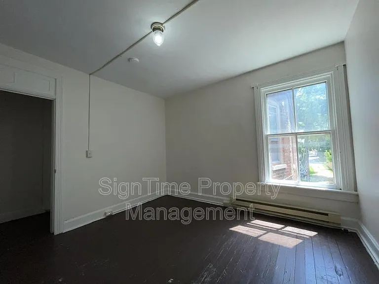 111 E Washington St #2 — Photo 8