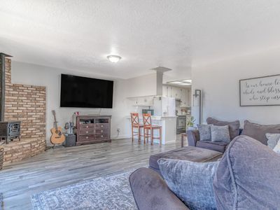 428 N Western Ave, Waterford, CA, 95386