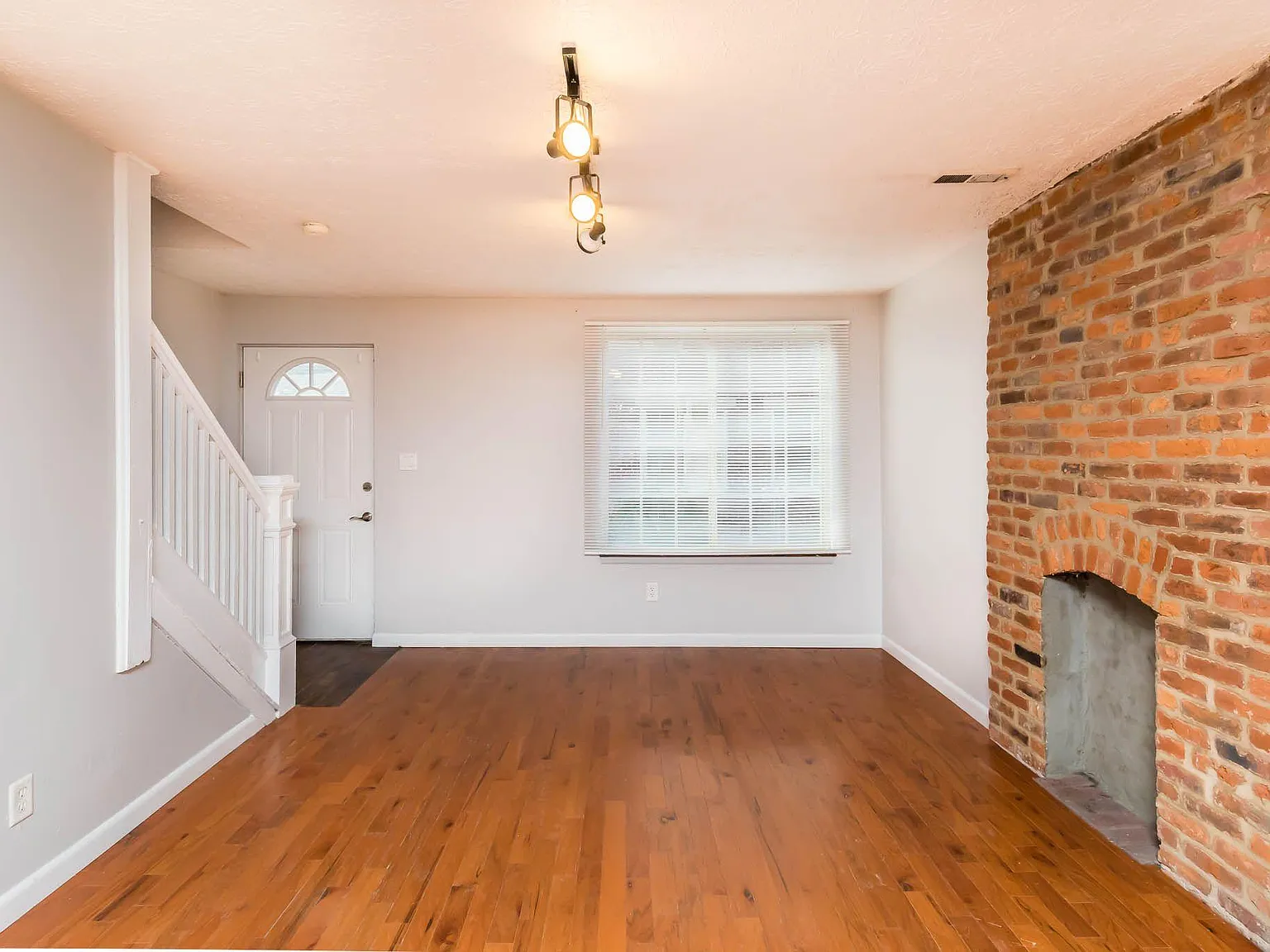 254 S Monroe Ave — Photo 3