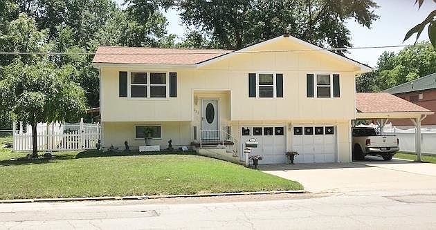 1st image of 921 Shawnee St