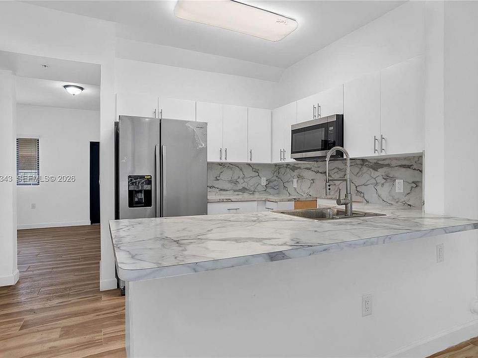 1st image of 170 E 34th St #101