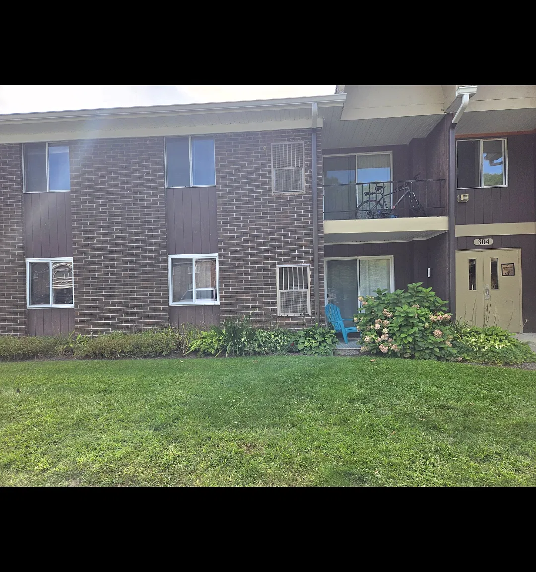 2 bed, 851 sqft, $1,300 — Photo 1