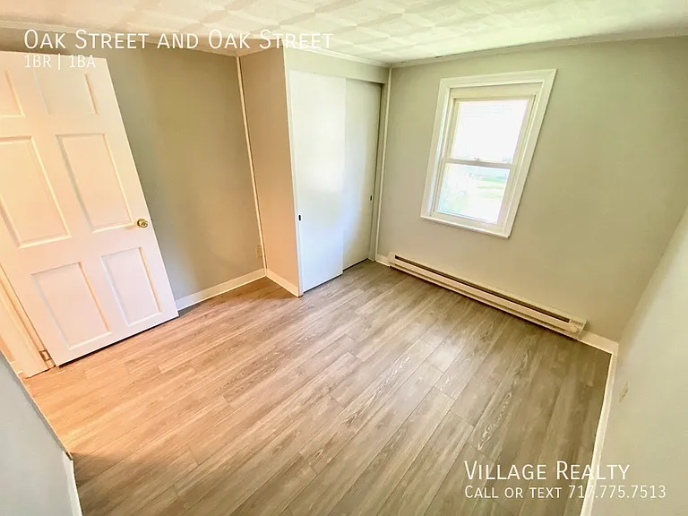 Oak St — Photo 10