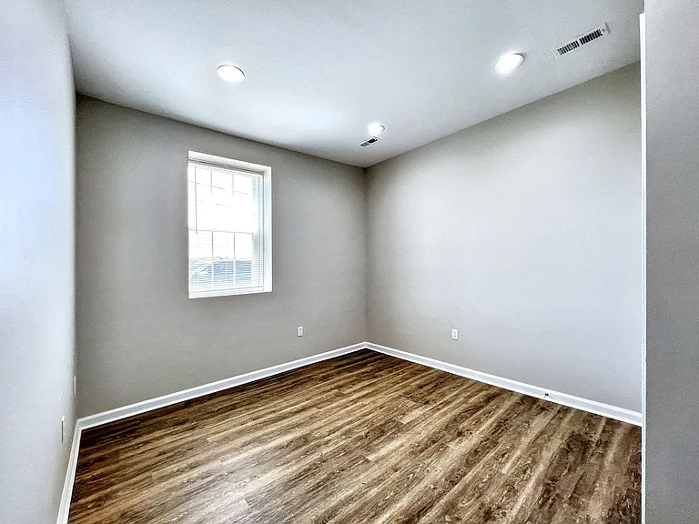 501 W Mulberry St — Photo 16