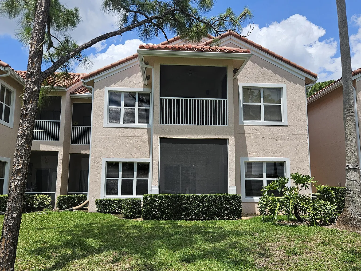 1 bed, 1.0 bath, 950 sqft, $1,900 — Photo 2