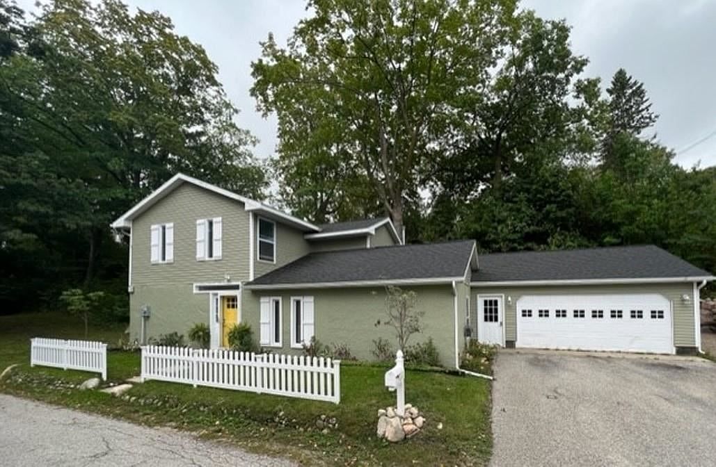 230 Newman St, Charlevoix, MI 49720 MLS 472212 Zillow
