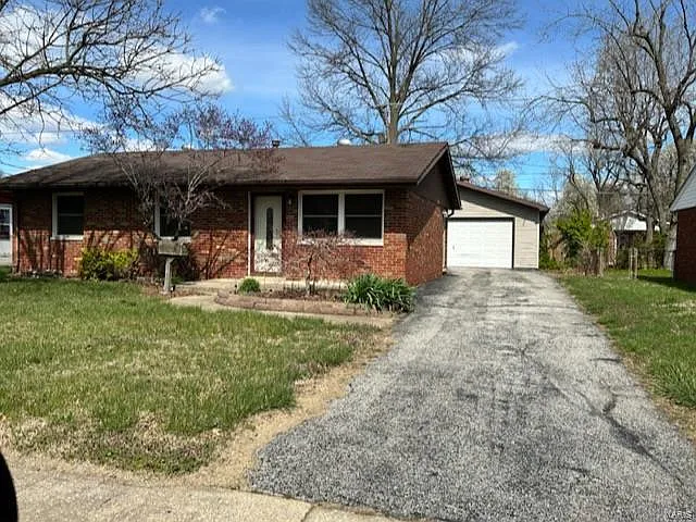 2425 Saint Clair Ave photo 1