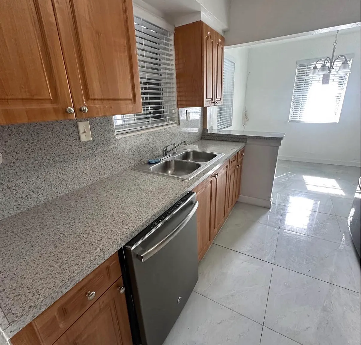 3 bed, $3,000 — Photo 2