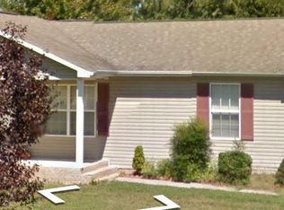 202 9th St #B, Grottoes, VA 24441