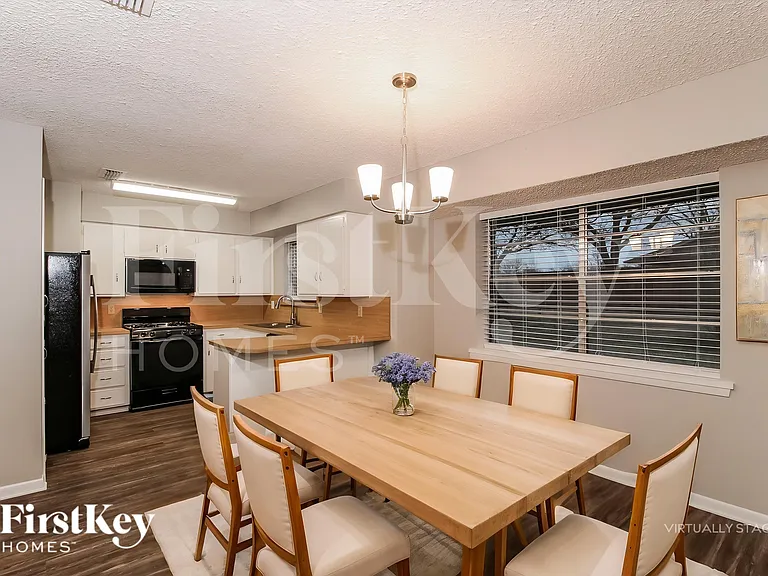 202 Carolyn Dr — Photo 8