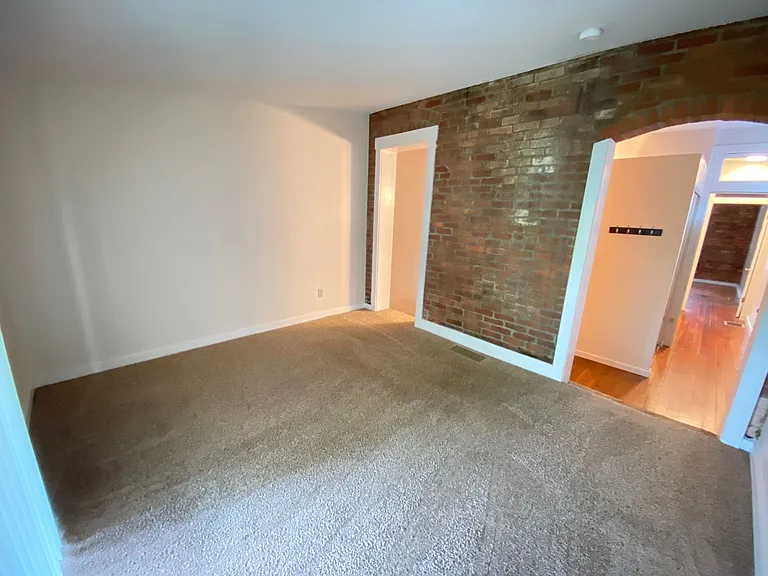 Hunter Ave 884-886 NCR — Photo 11
