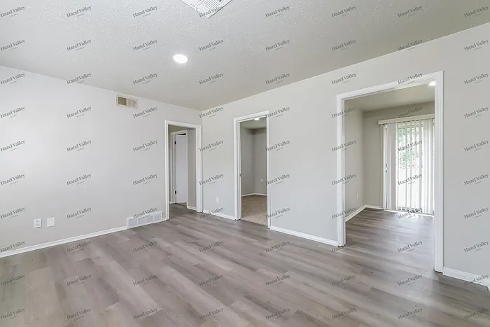 3813 Parkwoods Ln — Photo 6
