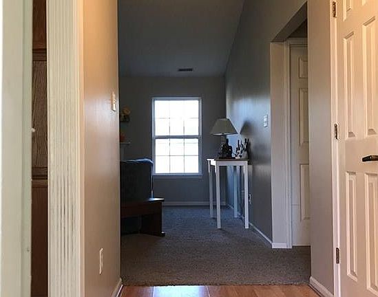 3rd image of 102 E Delaware St