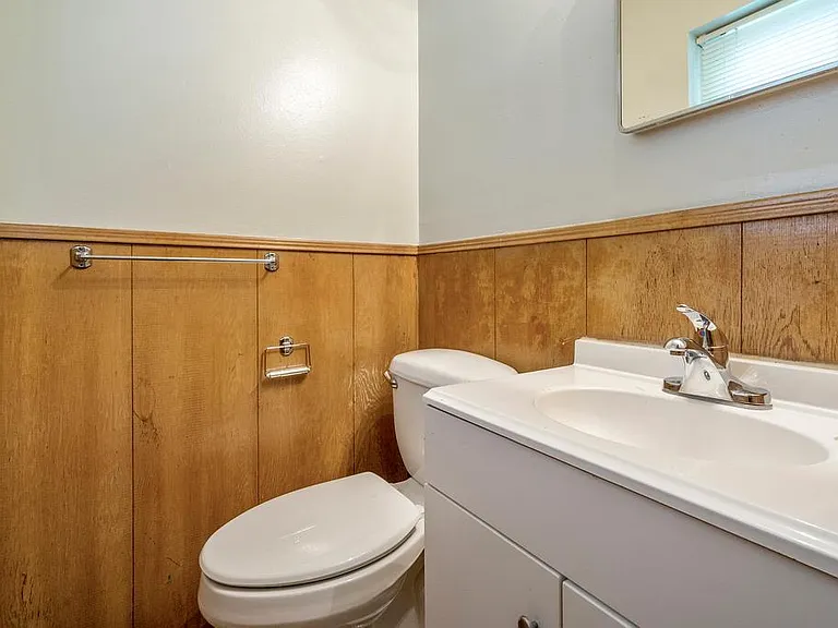 1509 NE 33rd St — Photo 15