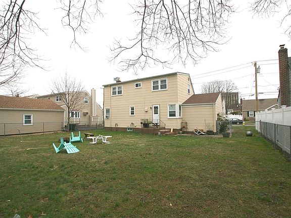 2nd image of 2204 6th St