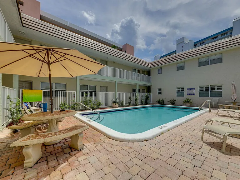1450 N Riverside Dr #2-ID1580603P — Photo 22