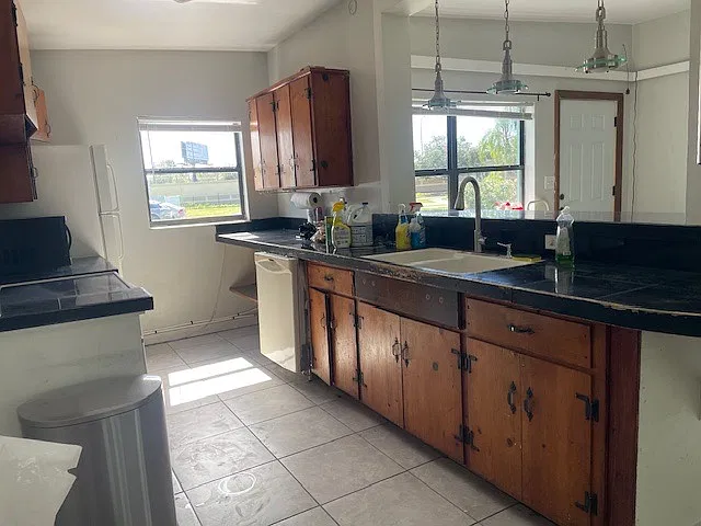 3 bed, 1036 sqft, $1,600 — Photo 3
