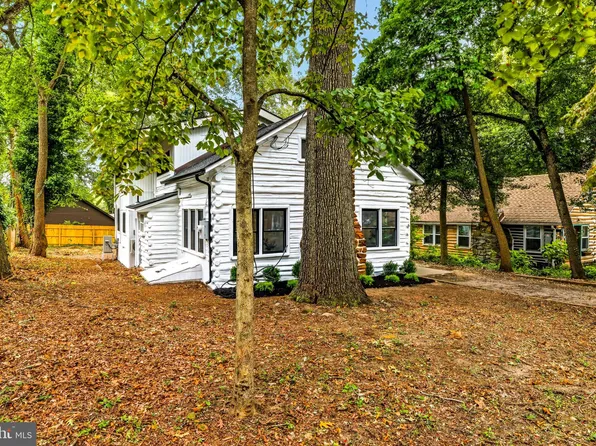 6 Oak Ln, Mount Laurel, NJ 08054