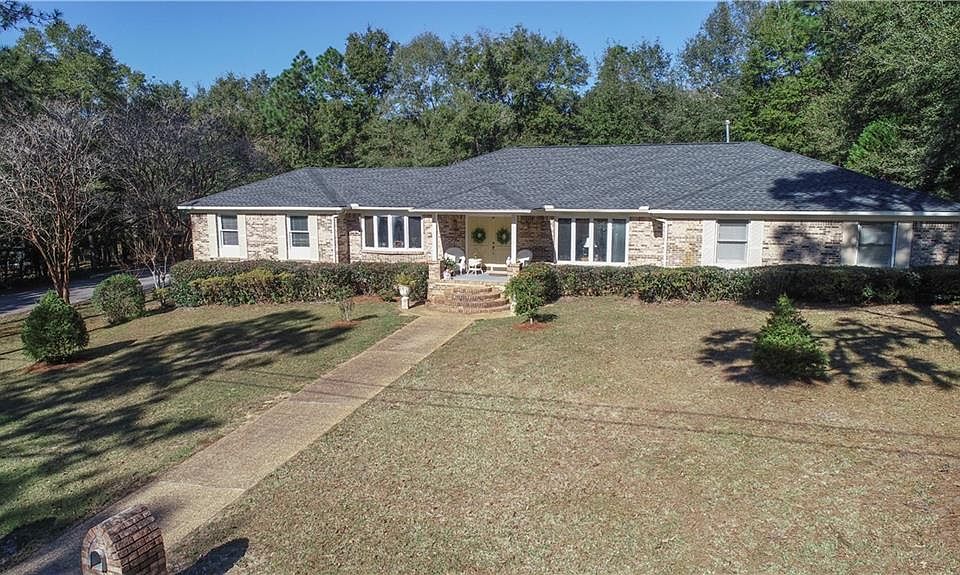 2nd image of 301 Beall Ln