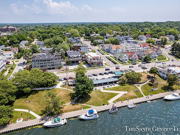 4th image of 218 S Harbor Dr #301