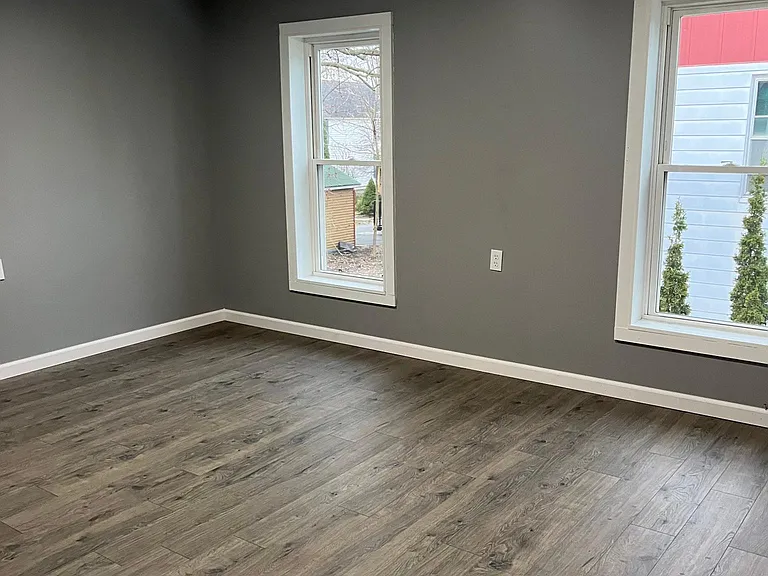 348 Vanduzee St — Photo 15