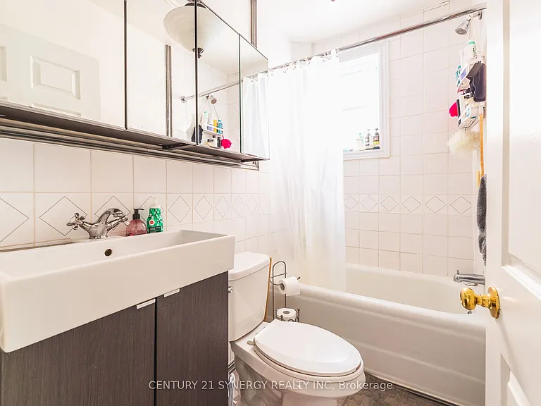 229 Charlotte St #2 — Photo 12