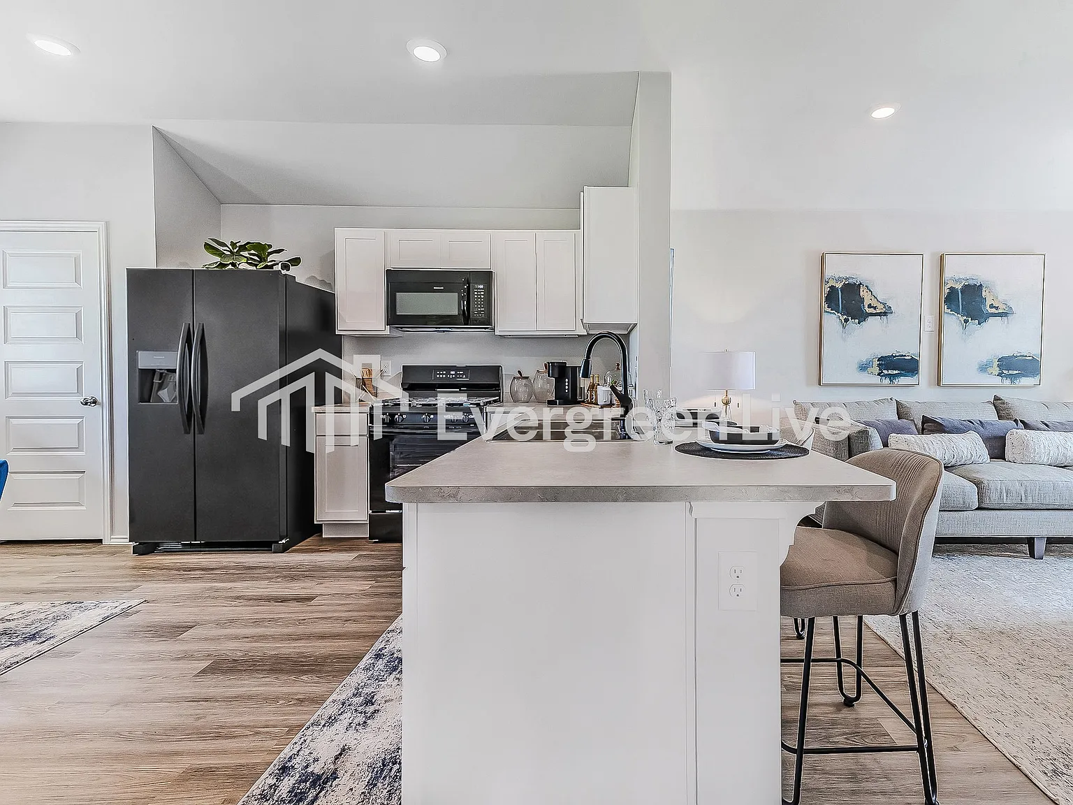 3 bed, 2.0 bath, 1216 sqft, $1,645 — Photo 4