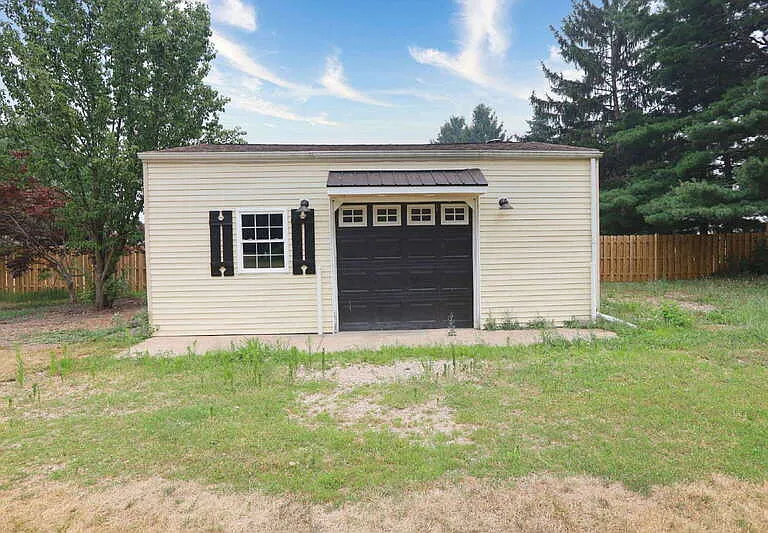 1028 Rosewood St — Photo 8