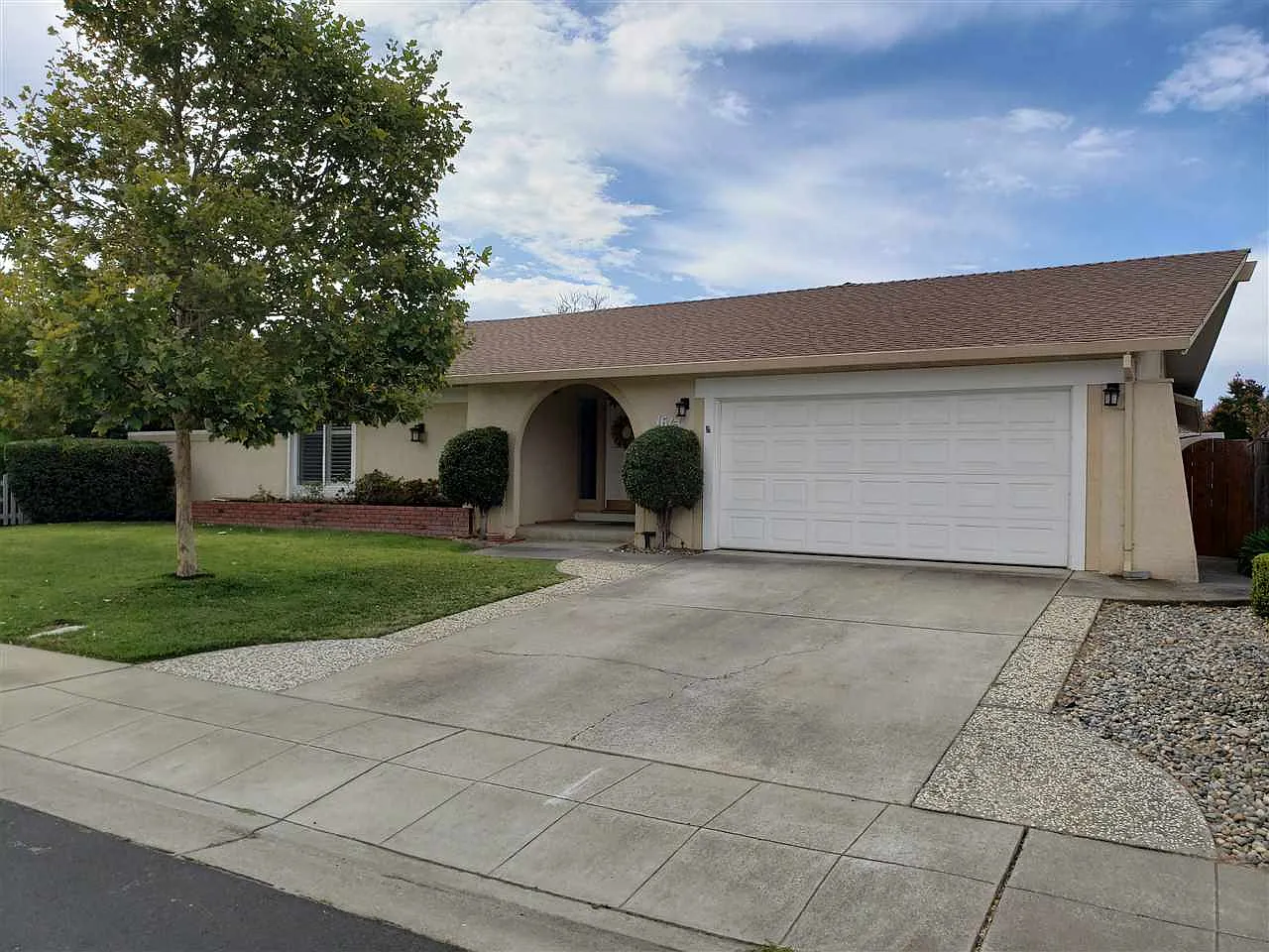1613 Vancouver Way photo 1