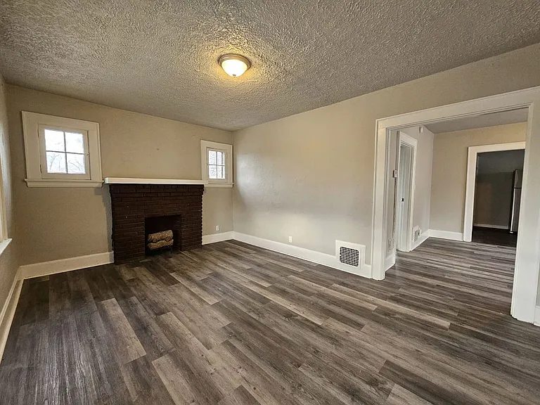 6306 Chandler — Photo 7