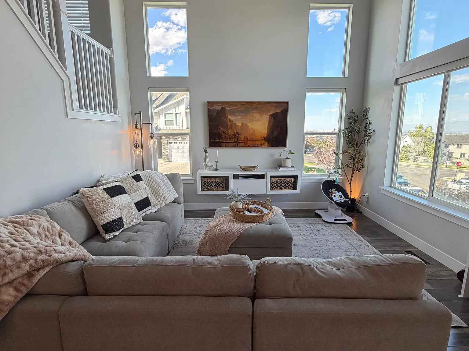 4 bed, 3.5 bath, 2490 sqft, $2,950 — Photo 2