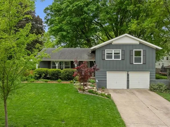 6107 W 85th Ter, Overland Park, KS 66207